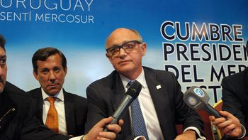 el circulo rojo pretende tener una posicion dominante el circulo rojo pretende tener una posicion dominante