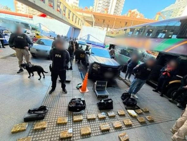 El operativo fue realizado por personal de la División Antidrogas Córdoba en la Terminal de Ómnibus de la capital provincial El operativo fue realizado por personal de la División Antidrogas Córdoba en la Terminal de Ómnibus de la capital provincial