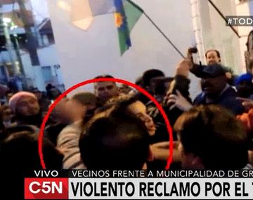 Escrachan al intendente de General Rodríguez en una protesta contra el tarifazo