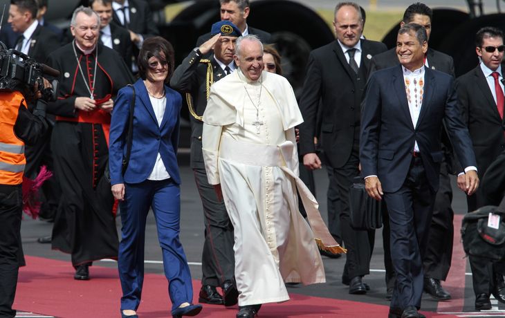 El papa Francisco llegó a Ecuador y arrancó su gira por Sudamérica