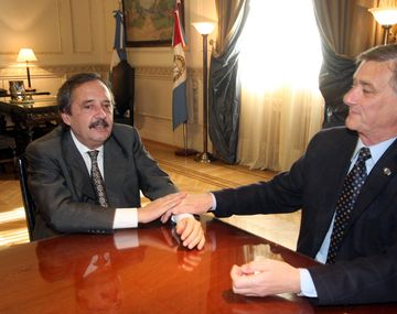 La UCR y el FAP inician negociaciones para un acuerdo