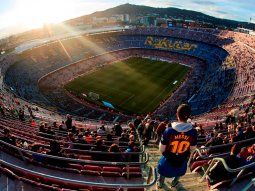Fue una de las grandes promesas del Barcelona y compañero de Messi, pero una grave lesión lo alejó para siempre del campo de juego. 