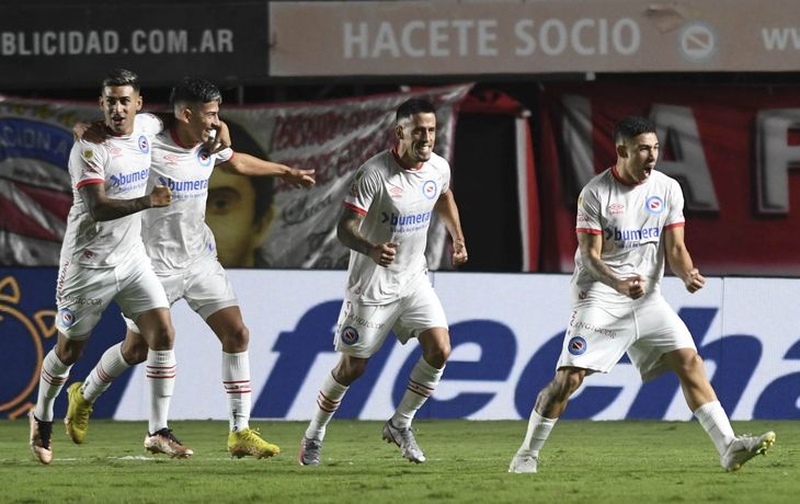 Argentinos goleó a Belgrano de Córdoba