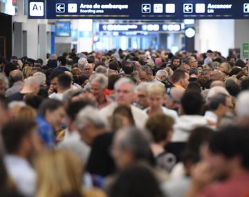 Cómo es el negocio aerocomercial que perjudica a Aerolíneas Argentinas