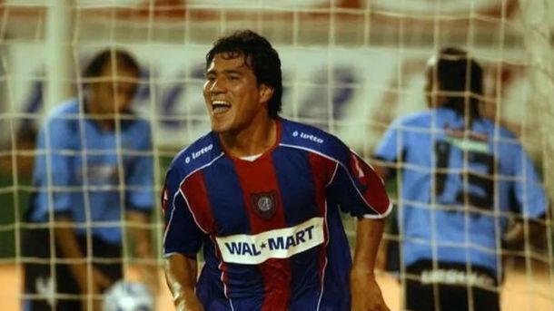 El delantero peruano tuvo un paso sin pena ni gloria por el Ciclón. El delantero peruano tuvo un paso sin pena ni gloria por el Ciclón.