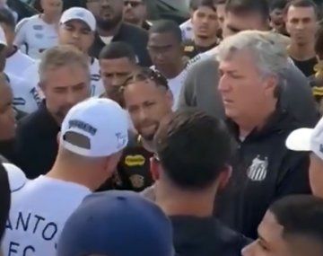 Neymar enfrentó a la barra de Santos tras el mal momento en el Brasileirao