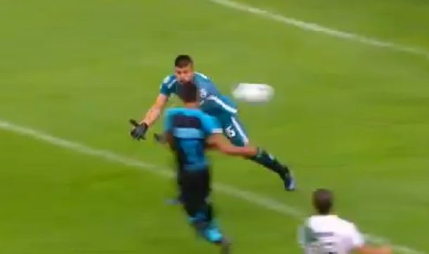 El pibe Romero le sacó la vista a la pelota y lo pagó caro