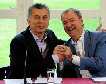 Macri intenta mantener a flote sus devaluados 10 puntos de consenso y recibe a Schiaretti