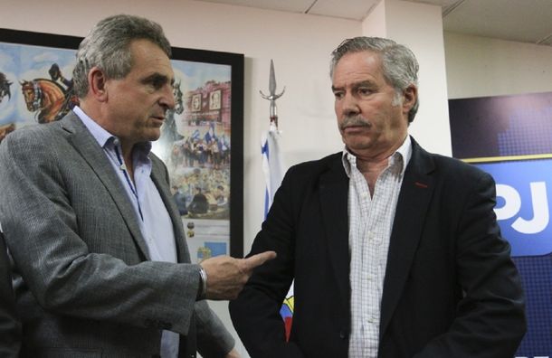 PASO: Agustín Rossi y Felipe Solá bajaron sus precandidaturas presidenciales