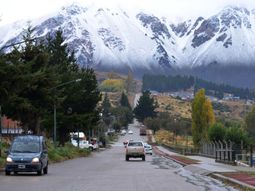 Regalarán 50 litros de nafta a los turistas chilenos que visiten Esquel