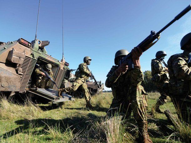 El Gobierno autorizó el accionar de las Fuerzas Armadas en el interior del país y fronteras