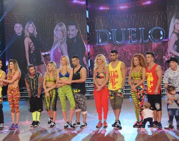 Seis parejas debieron bailar otra vez la zumba.