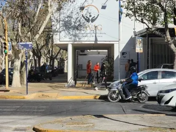 Detuvieron a una joven acusada de torturar a su beba de 10 meses