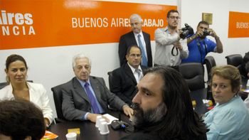 se retrasa cuatro horas la reunion con los docentes se retrasa cuatro horas la reunion con los docentes