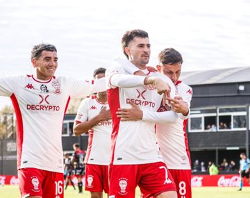 Huracán le ganó 2-0 a Barracas Central y llegó a la punta