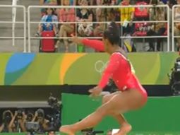 La gimnasta, sensación en Río, cometió un error y se quedó sin el oro y sin récord