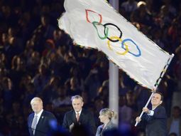 Eduardo Paes, alcalde de Río de Janeiro, recibió la bandera olímpica Eduardo Paes, alcalde de Río de Janeiro, recibió la bandera olímpica