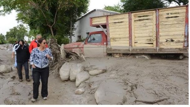 Corpacci anunció la construcción de casas para los damnificados por el alud