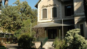 detuvieron a un hombre por fotografiar a nenas a la salida de los colegios detuvieron a un hombre por fotografiar a nenas a la salida de los colegios