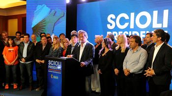 daniel scioli felicito a mauricio macri por su triunfo: es el nuevo presidente daniel scioli felicito a mauricio macri por su triunfo: es el nuevo presidente