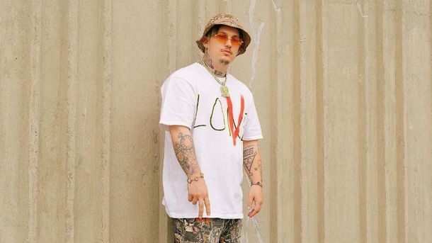 Murió Costa Titch mientras rapeaba en el escenario