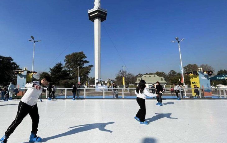 Abre el Parque de Invierno en Buenos Aires para las vacaciones: tiene una pista de patinaje gratuita