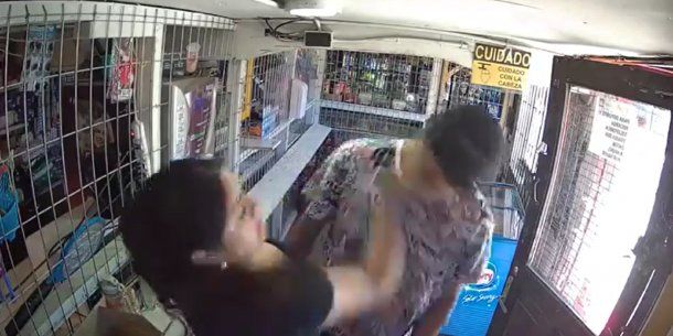 Chile: una comerciante golpeó y encerró a un hombre que la manoseó en un local