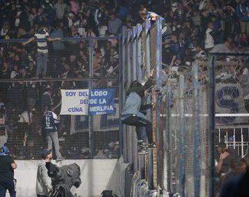 Yuta ortiva: un futbolista de Gimnasia cargó contra la Policía