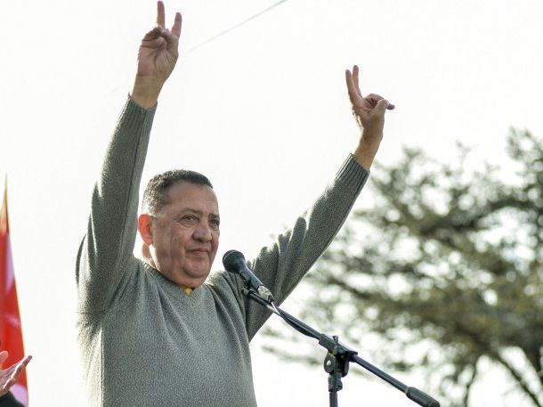 Luis DElía corta la Ruta 3 en protesta contra el DNU de Javier Milei