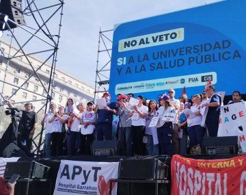 Trabajadores del Hospital Garrahan se sumaron a la manifestación frente al Congreso