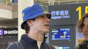 franco colapinto ya llego a china con un piluso de boca y desato una revolucion en los fans franco colapinto ya llego a china con un piluso de boca y desato una revolucion en los fans