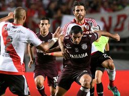 ¿fue una provocacion? mira los botines bosteros de sand para jugar con river ¿fue una provocacion? mira los botines bosteros de sand para jugar con river