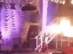 pity alvarez tomo querosene y escupio fuego en un recital: termino en la comisaria pity alvarez tomo querosene y escupio fuego en un recital: termino en la comisaria