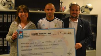 le sobran: mascherano dono un millon de huevos a comedores infantiles le sobran: mascherano dono un millon de huevos a comedores infantiles