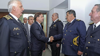 Lacalle Pou ordenó el cese de la cúpula de la Policía Nacional de Uruguay. Lacalle Pou ordenó el cese de la cúpula de la Policía Nacional de Uruguay.