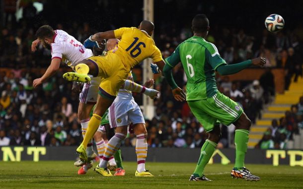 Insólito: el arquero de Nigeria convirtió el gol en contra más raro de la historia