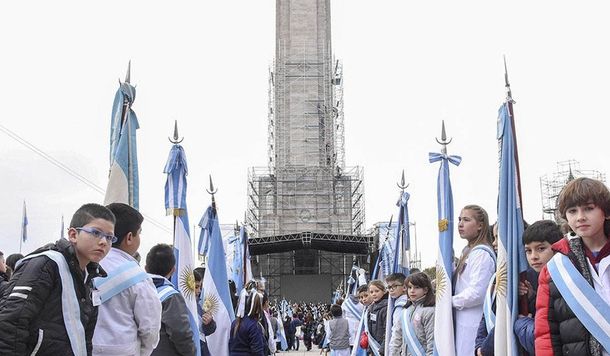 Las provincias ya preparan ceremonias virtuales para que los chicos prometan la bandera&nbsp;