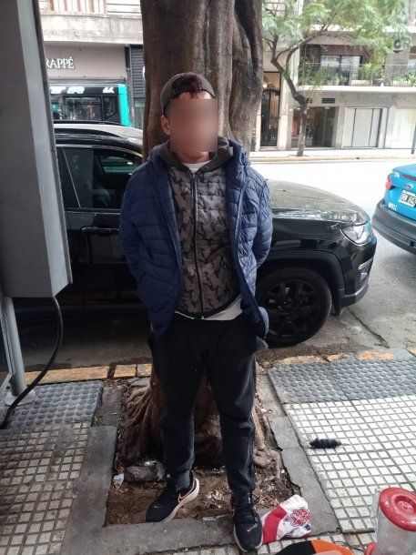 Retiro: invitó a un hombre en situación de calle a dormir a su casa y le robó