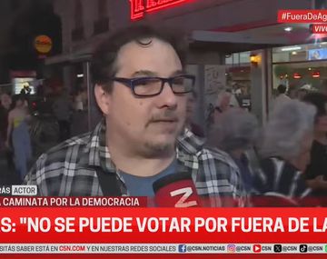 Personalidades de la cultura marcharon masivamente para defender la democracia