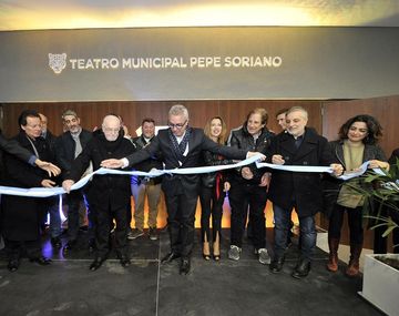 Julio Zamora inauguró el Teatro Municipal Pepe Soriano en Benavídez