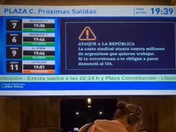 ataque a la republica: el video del gobierno en las estaciones de trenes por el paro de la cgt