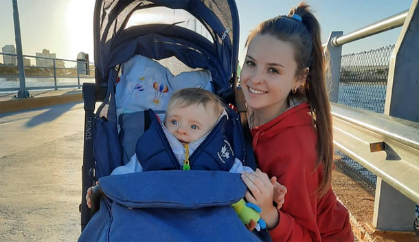 Tiene 21 años, es madre de un bebé y debe juntar 8 mil dólares para operarse de un tumor