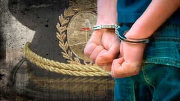 escandalo con dos policias de la bonaerense: pasaron del otro lado del mostrador escandalo con dos policias de la bonaerense: pasaron del otro lado del mostrador