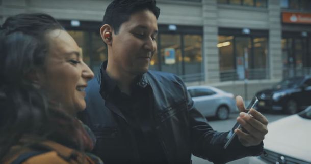 Inventan un dispositivo que traduce lo que decís en tiempo real