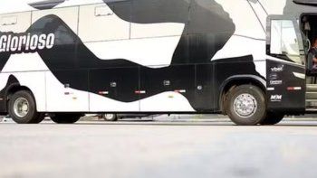 un micro de botafogo quedo en medio de un tiroteo en rio de janeiro un micro de botafogo quedo en medio de un tiroteo en rio de janeiro