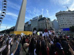 Curiosa concentración de fans de Margarita en el Obelisco: los motivos