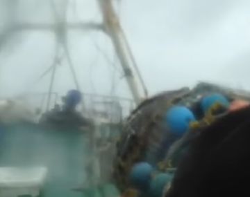 Un barco tuvo que hacerle frente al temporal en Mar del Plata