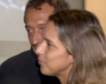 Abogada argentina detenida por racismo se reencontró con su familia en Brasil