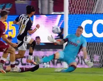 Nahuel Losada y una atajada que quedará en el recuerdo.