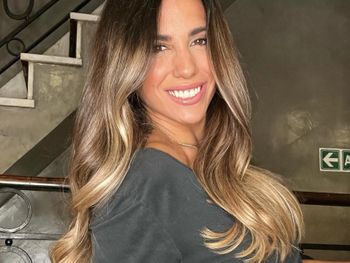 Cinthia Fernández eligió una microbikini rosa chicle para un baile: mirá
